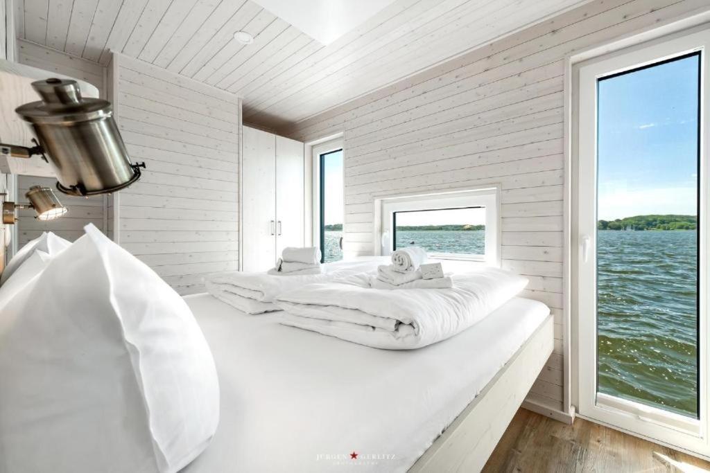 Hausboot Gluecksmomente Mit Dachterrasse In Schleswig Am Ostseefjord Schlei Luaran gambar