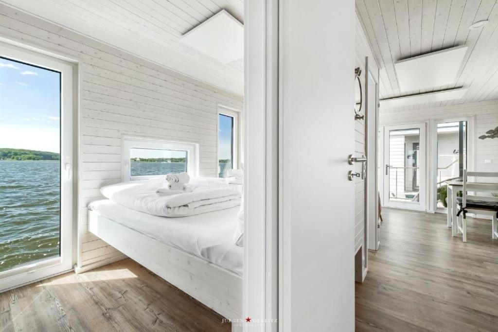 Hausboot Gluecksmomente Mit Dachterrasse In Schleswig Am Ostseefjord Schlei Luaran gambar
