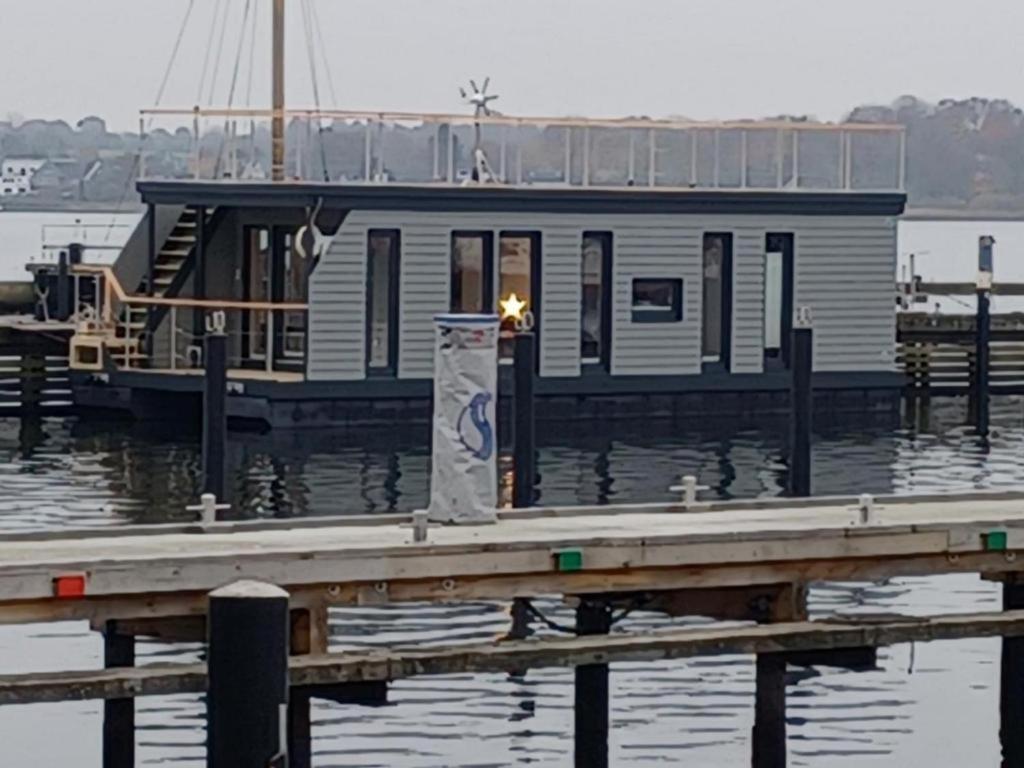 Hausboot Gluecksmomente Mit Dachterrasse In Schleswig Am Ostseefjord Schlei Luaran gambar