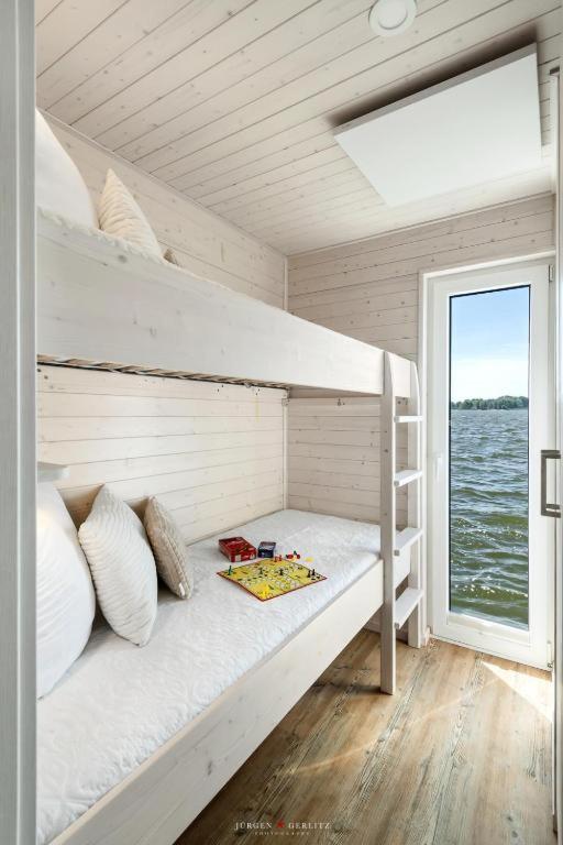 Hausboot Gluecksmomente Mit Dachterrasse In Schleswig Am Ostseefjord Schlei Luaran gambar