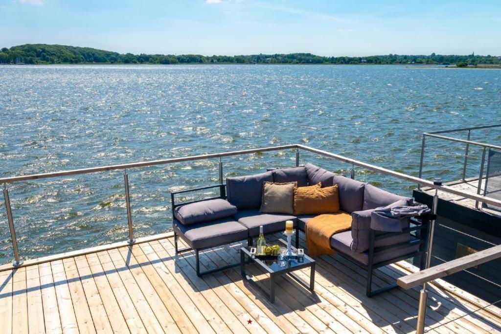 Hausboot Gluecksmomente Mit Dachterrasse In Schleswig Am Ostseefjord Schlei Luaran gambar